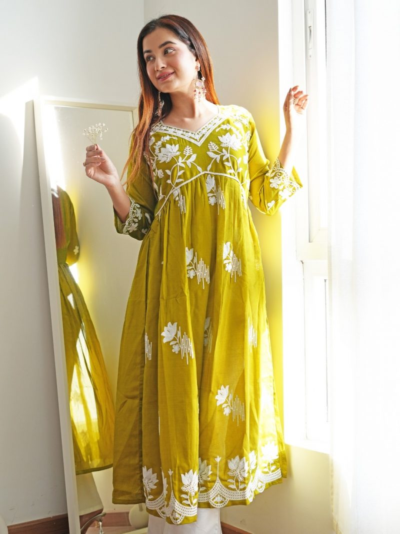 Women Floral Printed Flared Sleeves Thread Work Summer Sheers Kurta - Image 6