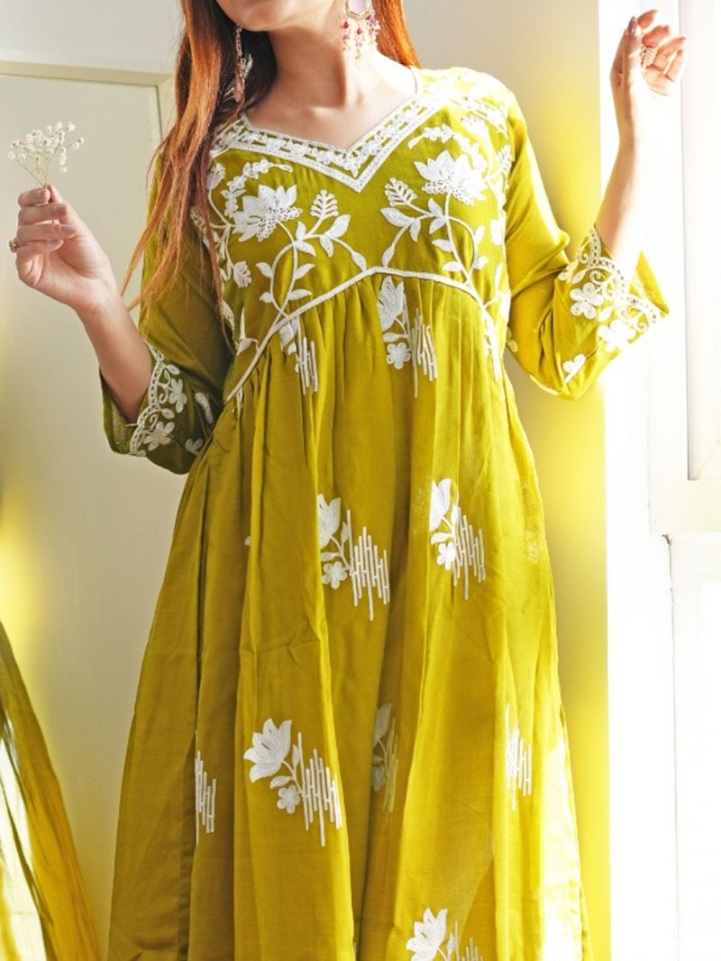 Women Floral Printed Flared Sleeves Thread Work Summer Sheers Kurta - Image 2