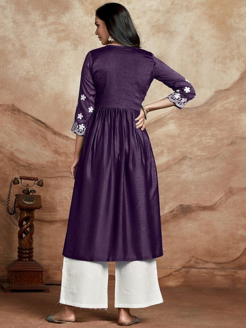 Women Chikankari Embroidery Kurta - Image 4