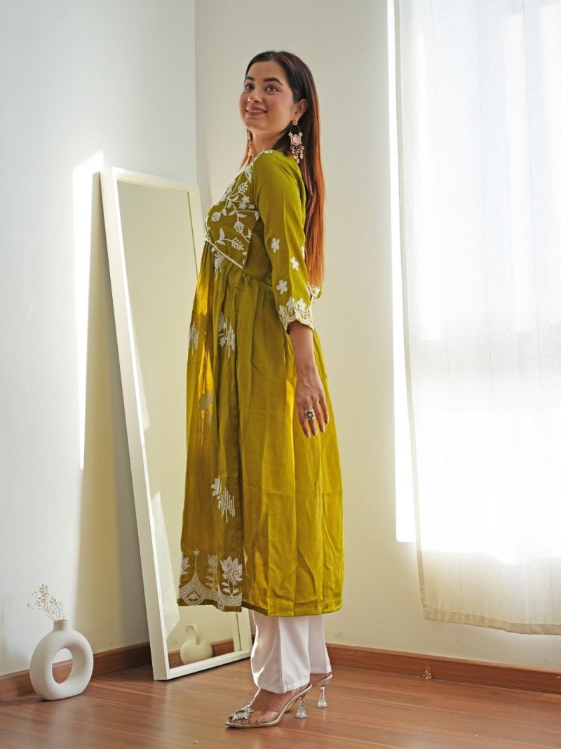 Women Floral Printed Flared Sleeves Thread Work Summer Sheers Kurta - Image 3