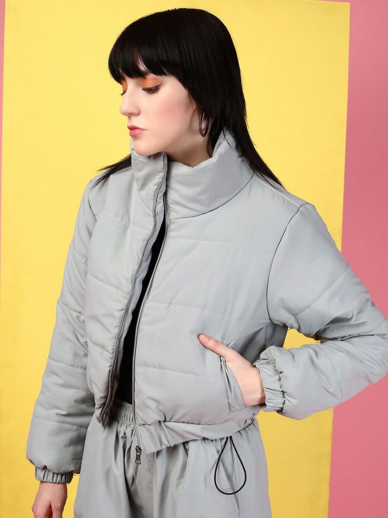 Women Solid Insulator Crop Winter Puffer Jacket - Image 3